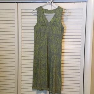 Sleeveless V-Neck Paisley Midi Dress in Olive Green